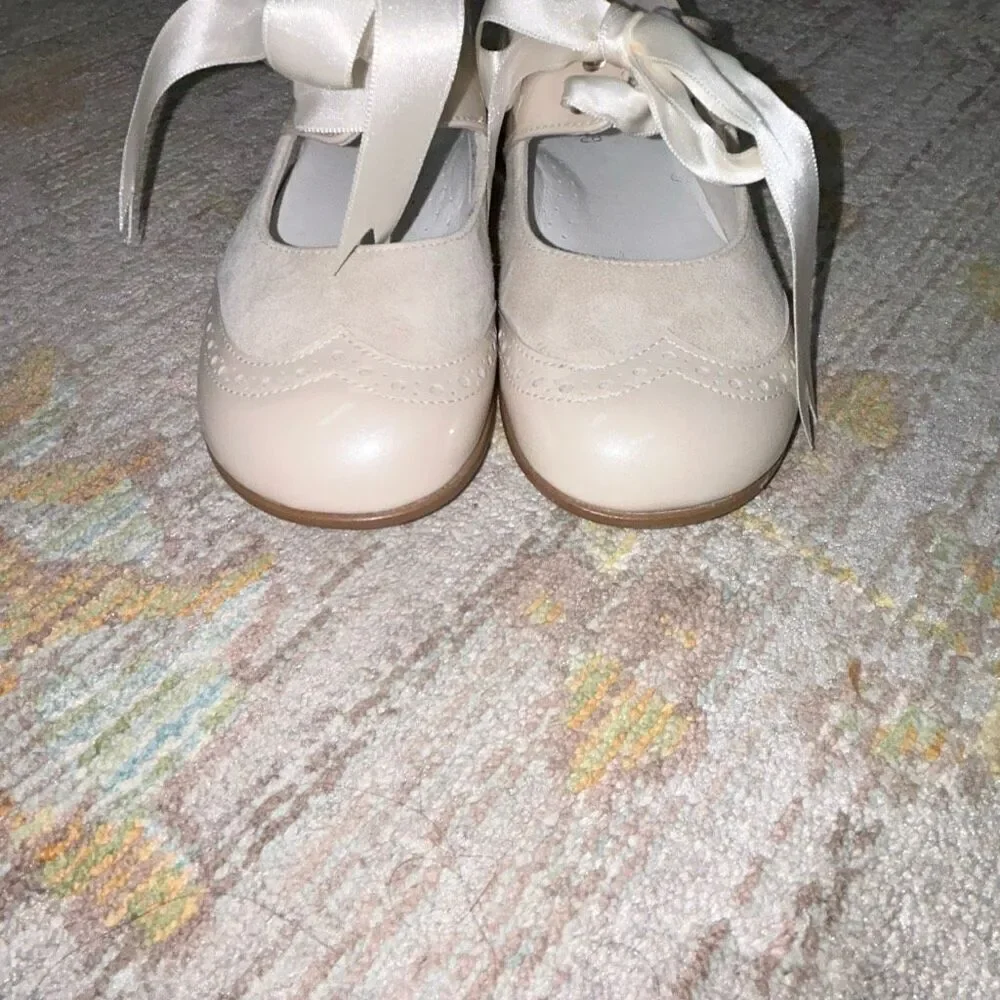 Landos Spanish Mary Jane ribbon closure sz 28